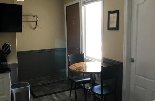 Flin Flon Hotel | Oreland Motel