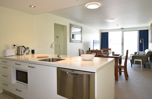 Oriental Bay Apartment | Oriental Bay Waterfront with 180 Views