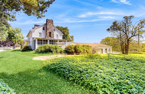 Rotterdam Junction House | Original farmhouse with modern upgrades on sustainable working farm