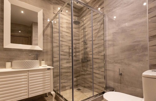 Gythio Apartment | Orion Maison: Luxury 3-bedroom maisonette in the center of town