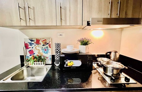 Highway Hills Apartment | Ortigas Center Prime Accommodations