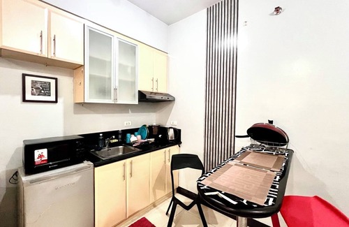 Highway Hills Apartment | Ortigas Center Prime Accommodations