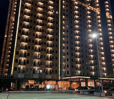 Java Apartment | Osaka Resort at Osaka Apt PIK2 with Netflix 4K TV and Wifi