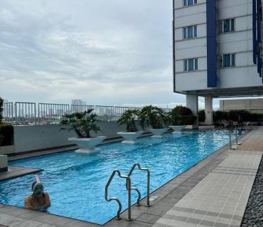 Valencia Apartment | Osaka Theme LRT Gilmore Robinsons Magnolia Free Netflix Internet Pool