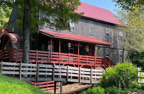 Steeles Tavern House | Osceola Mill is a boutique inn located in the Shenandoah Valley 20 minutes from Lexington and Staunton.