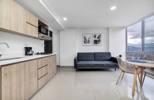 El Tesoro Apartment | Oslo 2411 · New 24th floor Apt - city view
