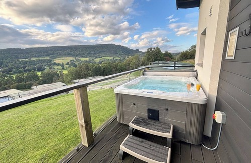 Aberfeldy Cottage | OSPREY VIEW LODGE & HOT TUB, family friendly in Aberfeldy