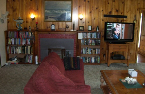Port Orford House | OTTER COVE A PRIVATE COZY LAKE FRONT HOME ON GARRISON LAKE PORT ORFORD OREGON