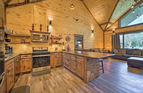 Whitesboro Cabin | Ouachita Mtn Home: Near ATV & Hiking Trails!