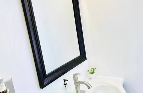 Spruce Hill Apartment | Oui on Ludlow - Studio room with private bathroom in University City