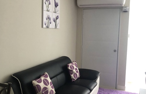 Portmore Apartment | Our beautiful apartment is fully air conditioned with hot water