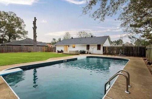 Shreveport House | Our cozy, fully remodeled "Treehouse"!