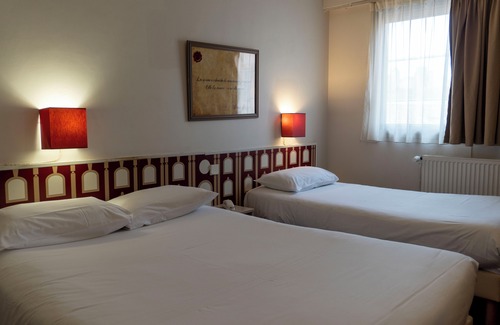 Victor Hugo District Hotel | Ours Blanc - Place Victor Hugo