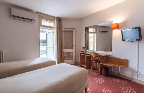 Victor Hugo District Hotel | Ours Blanc - Place Victor Hugo
