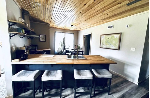 Athens Apartment | Outdoor Adventure Near University-Kid Friendly