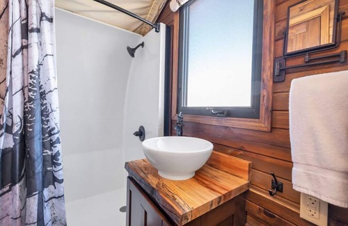Virgin Cabin | Outdoor fun Wagon #19 w/2QB, bathroom and a Fire