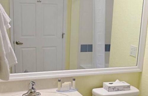 Bostroms Resort | Outdoor Getaway! 2 Stylish Units w/Kitchen, Beach, Pool, Surfing, Parking