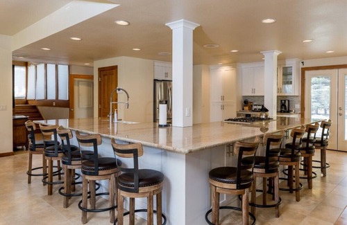 Sun Valley House | Outdoor Hot Tub, Game Room, 2 Kitchens, 3 Living Rooms - Perfect For Large Families