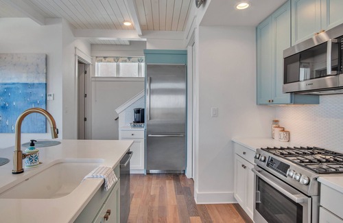 Port Aransas Cabin | Outdoor Living Space, Resort Pools, Golf Cart Boardwalk to Beach