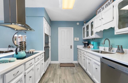 Cox Heights Apartment | Outdoor Oasis: Mini Golf, Lawn Games, Pool