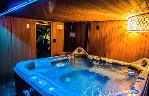 Spring Valley House | Outdoor Oasis Retreat 10-bedroom Sleeps 22, Sports,Amenities, Arcade, Sauna, Spa