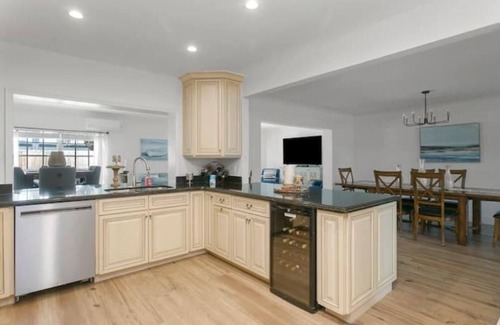 Lighthouse Point House | Outdoor Oasis Heated Pool, Hot Tub, Fire Pit, Tiki, Games