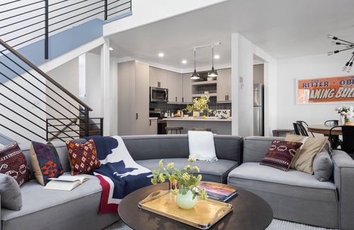 Jackson House | Outpost: Clark's Knoll 381 - Walk to Town Square
