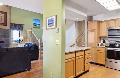 Jackson House | Outpost: Clark's Knoll 367 - Walk to Town Square