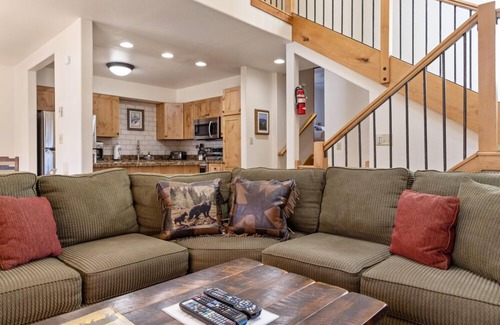 Jackson House | Outpost: Clark's Knoll 371 - Walk to Town Square
