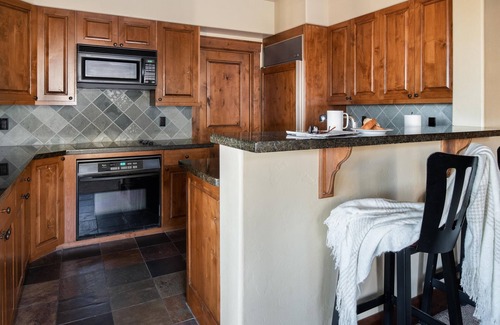 Jackson Condo | Outpost: Grand View 3110 -Walk to Town Square! AC!