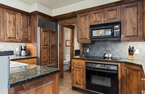 Jackson Condo | Outpost: Grand View 5020 -Fireplace, Elevator, AC!