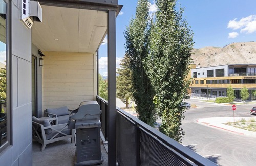 Jackson Condo | Outpost: One Town Hill 200 - Base of Snow King Mtn