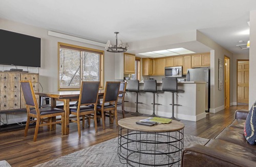 Jackson House | Outpost: Pitchfork 2501 - Close to Snow King Mtn!