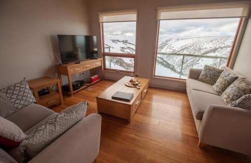 Hotham Heights Apartment | Outside Edge