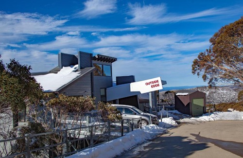 Hotham Heights Apartment | Outside Edge