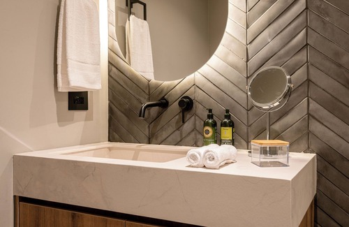 San Diego Apartment | Outstanding & bright 548sqm apartment with Jacuzzi & A/C in El Poblado