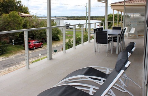 Hawks Nest House | Outstanding Holiday At The Beach