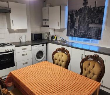 Camberwell Green Apartment | Oval Cricket Ground walking distance