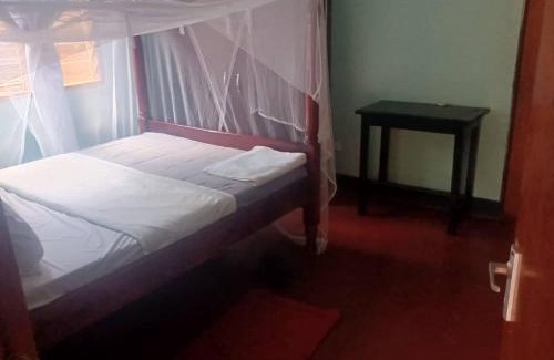 Lira Bed & Breakfast | Oval Guest House