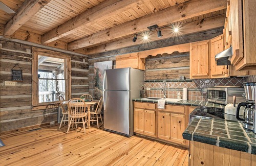 Saluda Cabin | Over 6 Acres of Hiking Trails: Luxe Saluda Cabin!