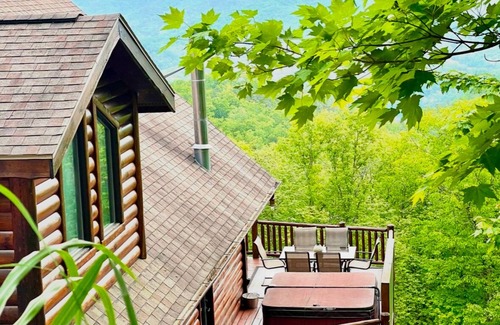 Whittier Cabin | "Over the Edge" Cabin with Amazing Views! Reduced rates for August & September!
