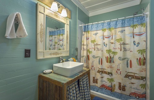 Historic Downtown Apalachicola Cottage | Over the Moon Guest Suite at Blue Moon Inn. Walk everywhere!