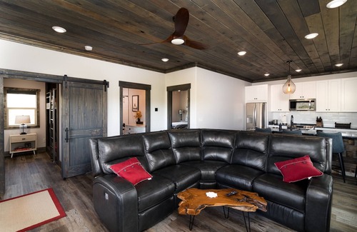 Orderville House | Overlook Casita | Private Hot tub | Zion NP