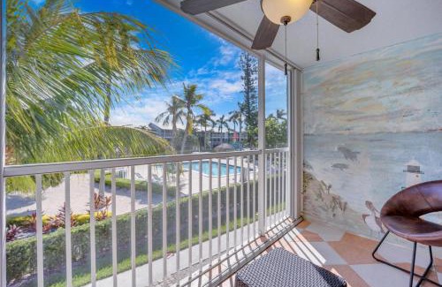 Key Largo House | Overlooking Lagoon and Pool-Free Golf Cart-Kayaks