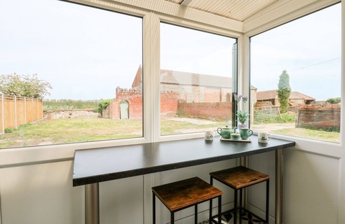 Southrepps Cottage | OWL COTTAGE, pet friendly, character holiday cottage in Southrepps