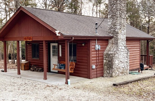 Pittsburg Cabin | Owls Nest cabin with hot tub near Pomme de Terre lake!