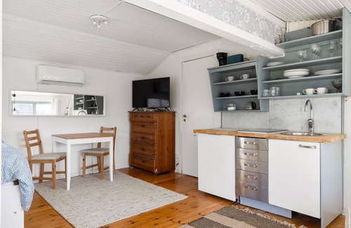 Eskilstuna Cottage | OWN HOUSE, CLOSE TO WORK ESKILSTUNA STRÄNGNÄS, 1H STOCKHOLM, PARKING, WIFI, LAUNDRY