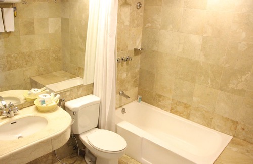 Downtown Hotel | Oxford Suites Makati