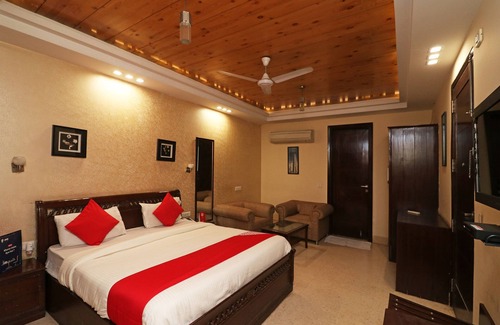 Ghata Hotel | OYO 26915 Hotel North East Residency