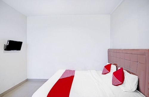 Medan Hotel | OYO 3051 Stm Suite Near Amplas Bus Terminal